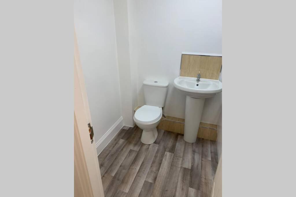 York City Centre, Recently Renovated 2 Bedroom Flat מראה חיצוני תמונה