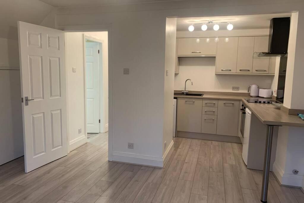 York City Centre, Recently Renovated 2 Bedroom Flat מראה חיצוני תמונה