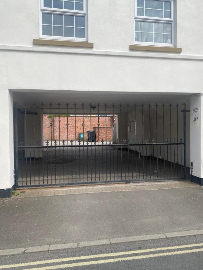 York City Centre, Recently Renovated 2 Bedroom Flat מראה חיצוני תמונה